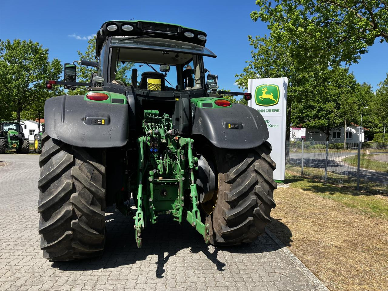 John Deere 6230R - Farm tractor: picture 5 John Deere 6230R - Farm tractor: picture 5