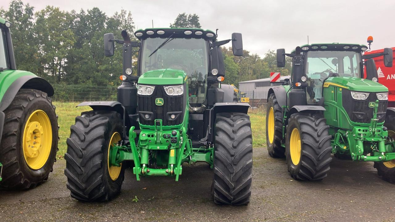John Deere 6230R - Farm tractor: picture 5 John Deere 6230R - Farm tractor: picture 5