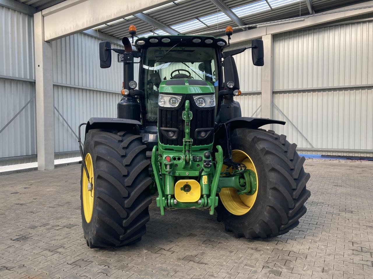 John Deere 6250R - Farm tractor: picture 4 John Deere 6250R - Farm tractor: picture 4