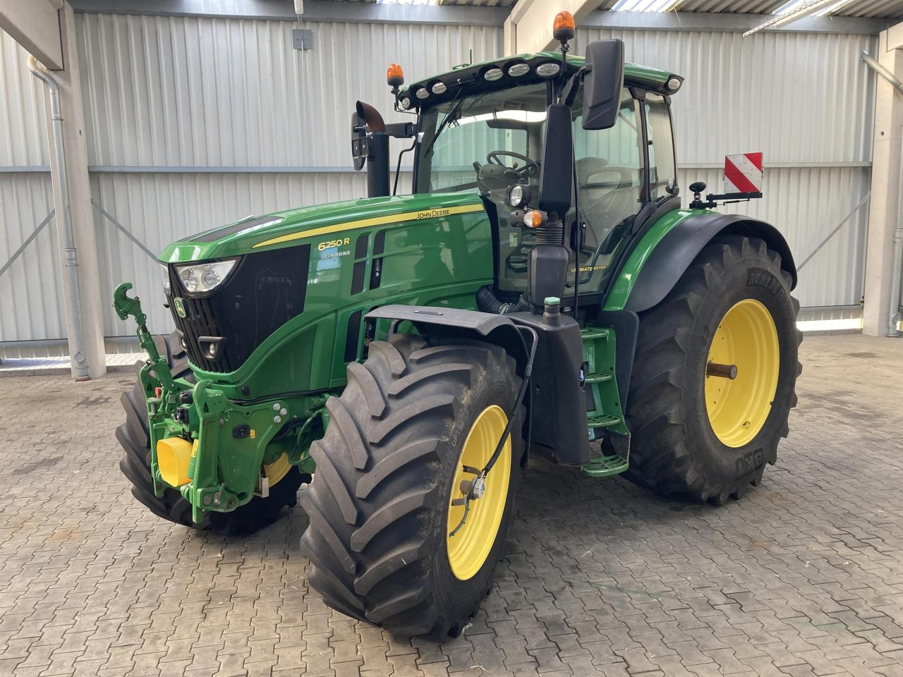 John Deere 6250R - Farm tractor: picture 1 John Deere 6250R - Farm tractor: picture 1
