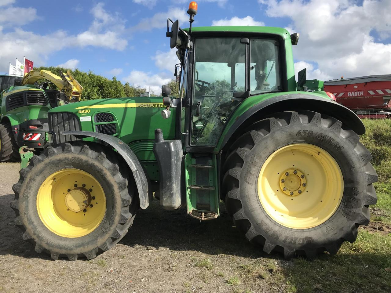 John Deere 6930 Premium - Farm tractor: picture 1 John Deere 6930 Premium - Farm tractor: picture 1