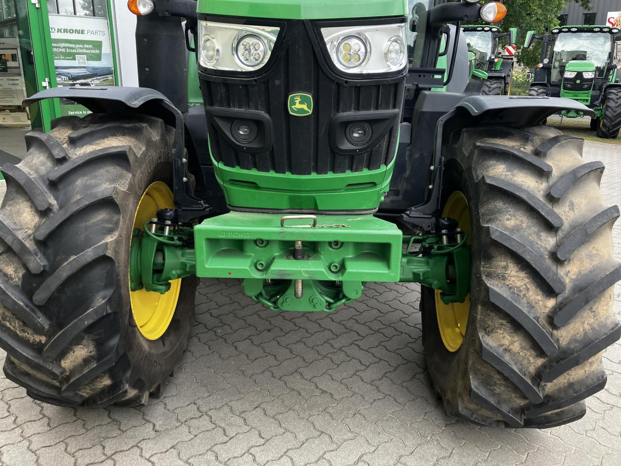 John Deere 6R 130 - Farm tractor: picture 4 John Deere 6R 130 - Farm tractor: picture 4