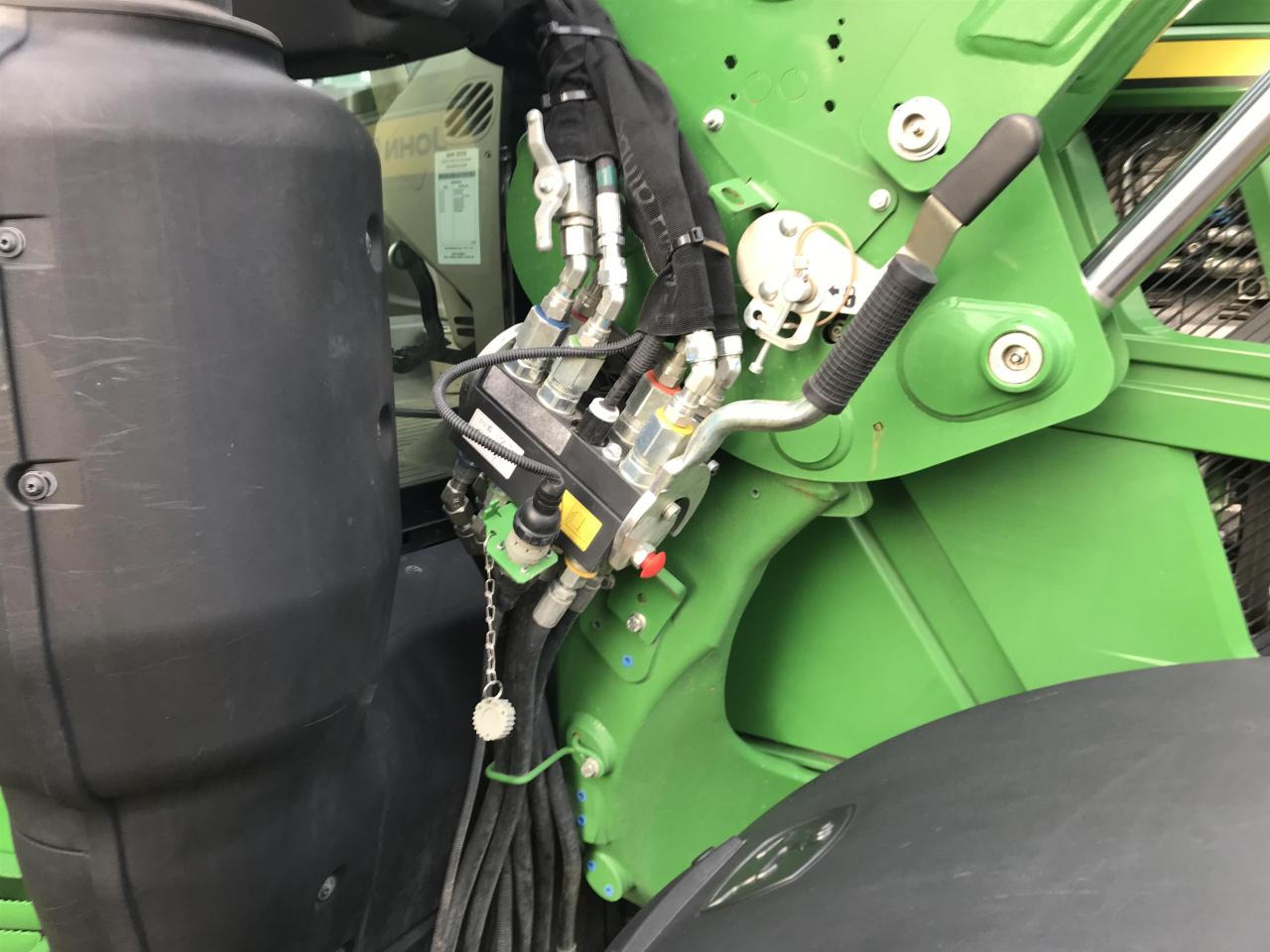 John Deere 6R 140 - Farm tractor: picture 5 John Deere 6R 140 - Farm tractor: picture 5