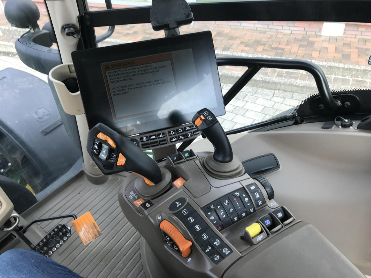 John Deere 6R 140 - Farm tractor: picture 5 John Deere 6R 140 - Farm tractor: picture 5