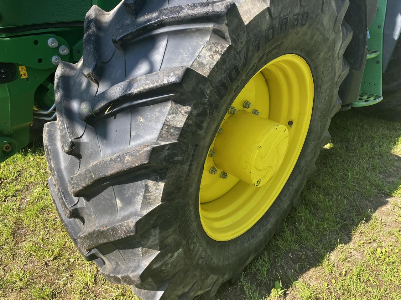 Farm tractor John Deere 6R 155: picture 12