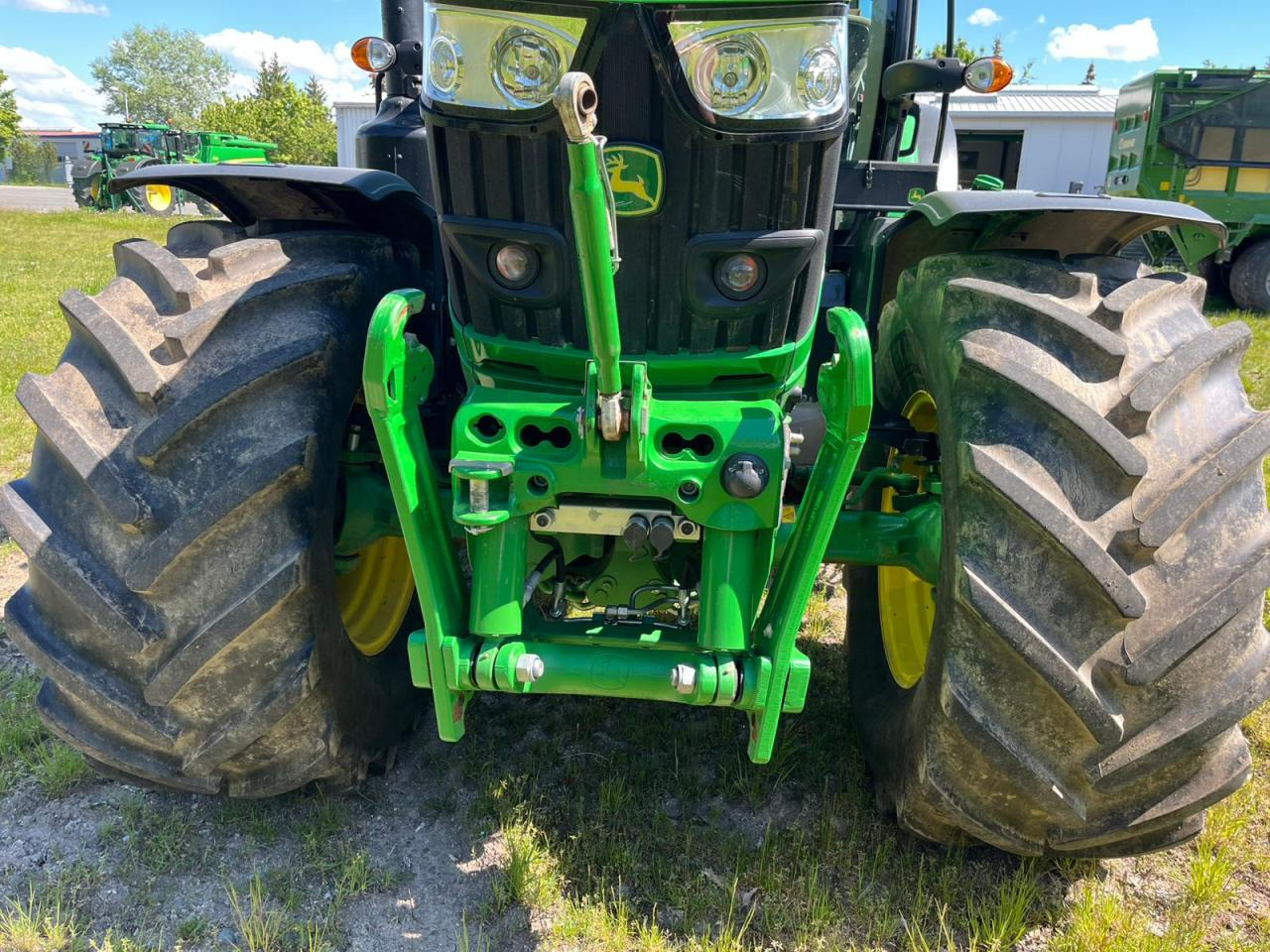 John Deere 6R 165 - Farm tractor: picture 5 John Deere 6R 165 - Farm tractor: picture 5