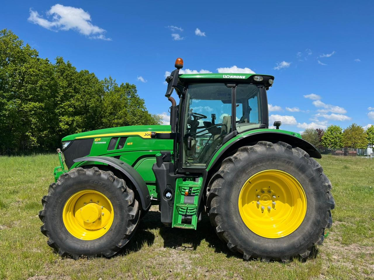 John Deere 6R 165 - Farm tractor: picture 1 John Deere 6R 165 - Farm tractor: picture 1