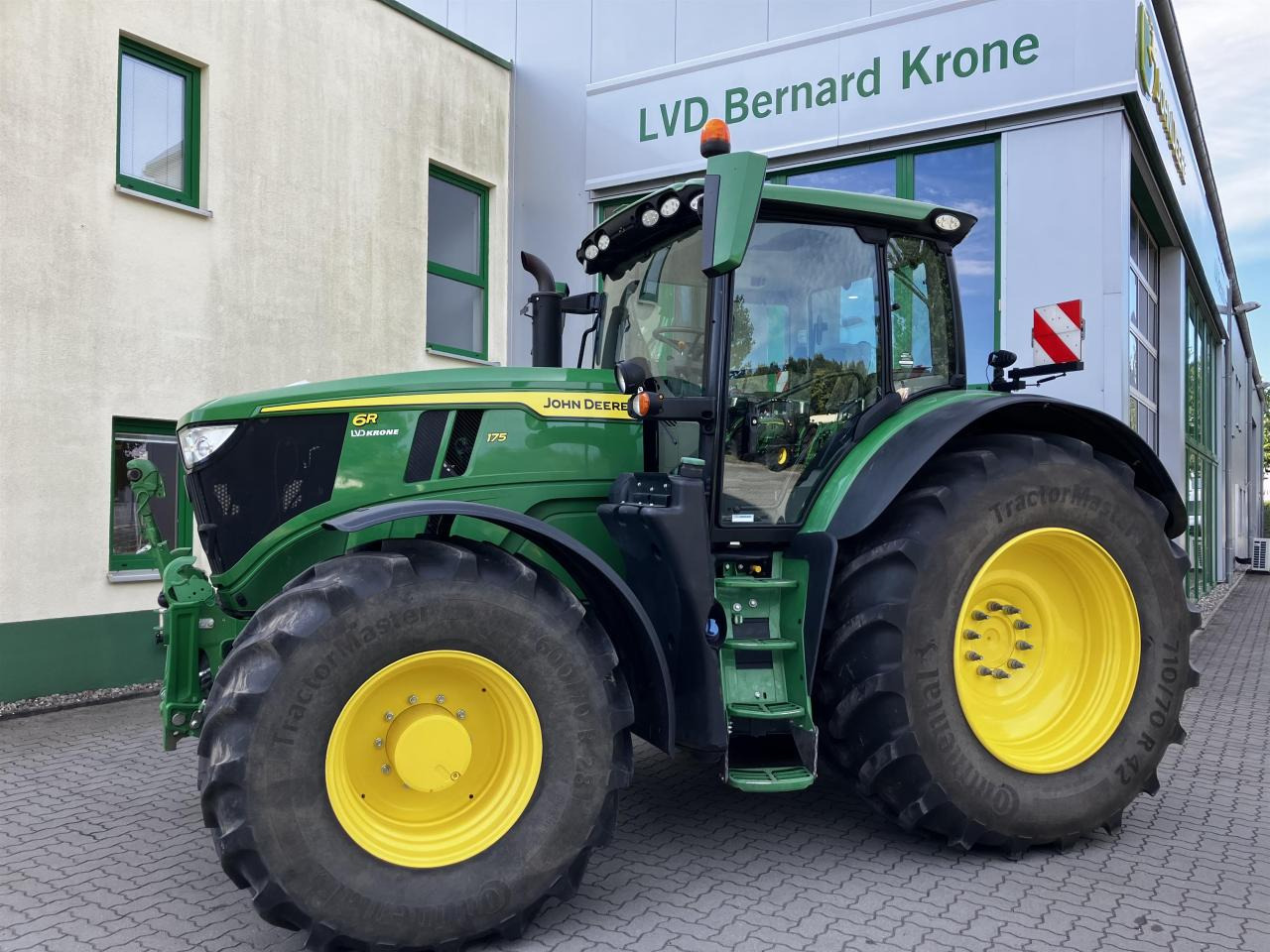 John Deere 6R 175 - Farm tractor: picture 1 John Deere 6R 175 - Farm tractor: picture 1