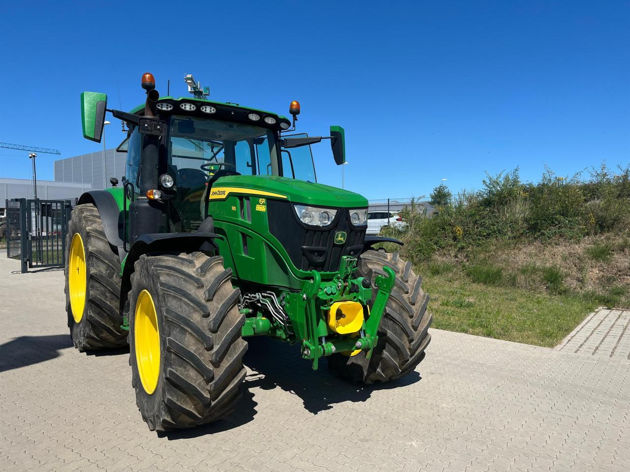 John Deere 6R 185 - Farm tractor: picture 3 John Deere 6R 185 - Farm tractor: picture 3