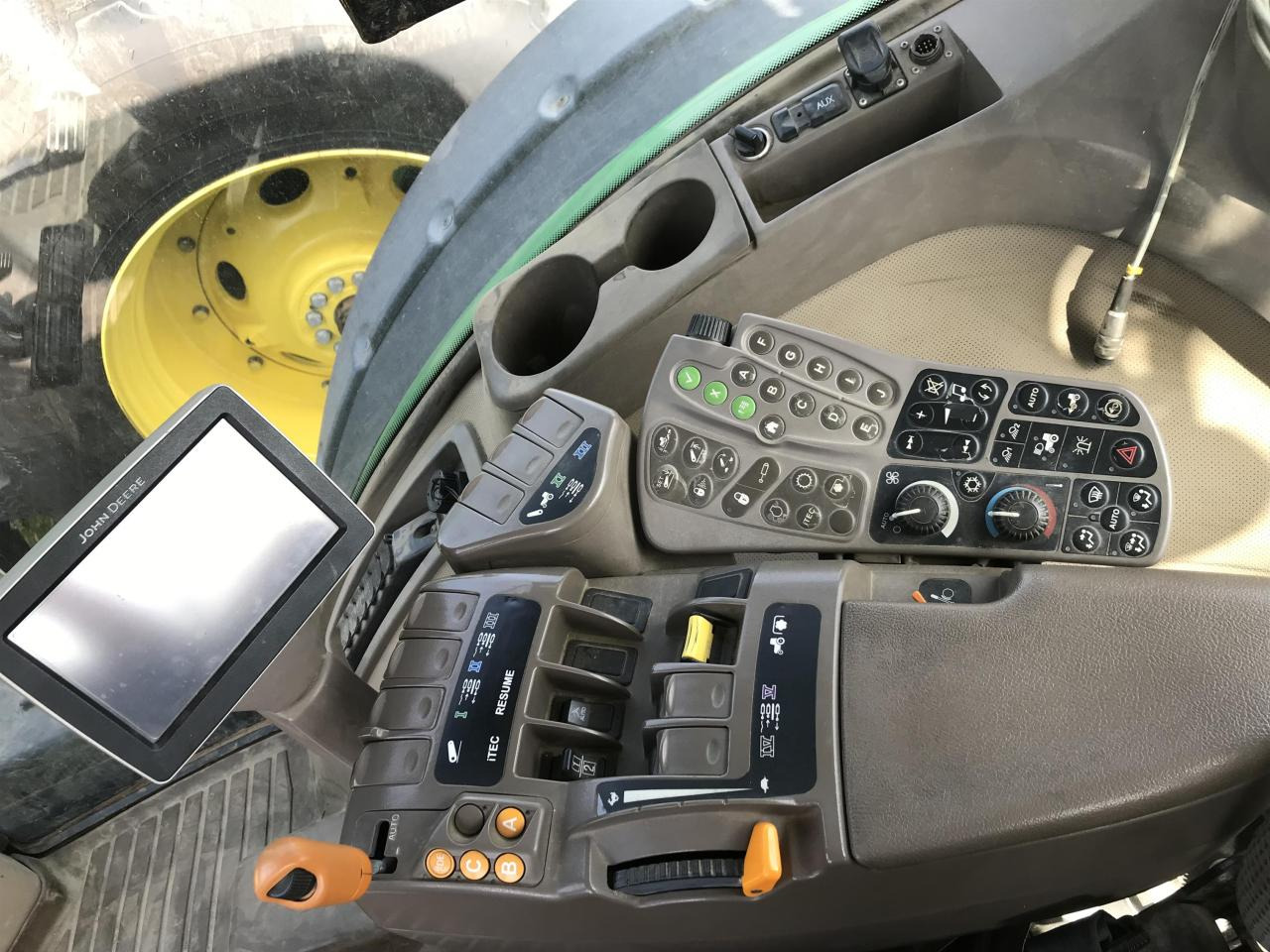 Leasing of John Deere 7230R John Deere 7230R: picture 7 Leasing of John Deere 7230R John Deere 7230R: picture 7