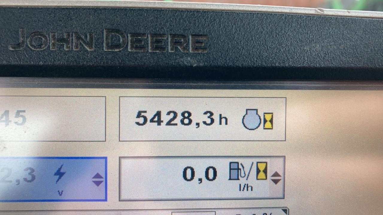 Leasing of John Deere 7230R John Deere 7230R: picture 8 Leasing of John Deere 7230R John Deere 7230R: picture 8