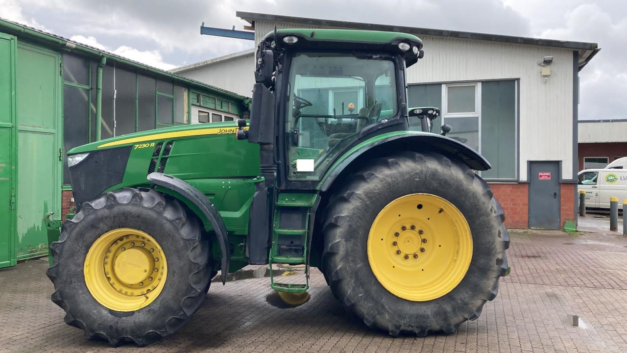 John Deere 7230R - Farm tractor: picture 1 John Deere 7230R - Farm tractor: picture 1