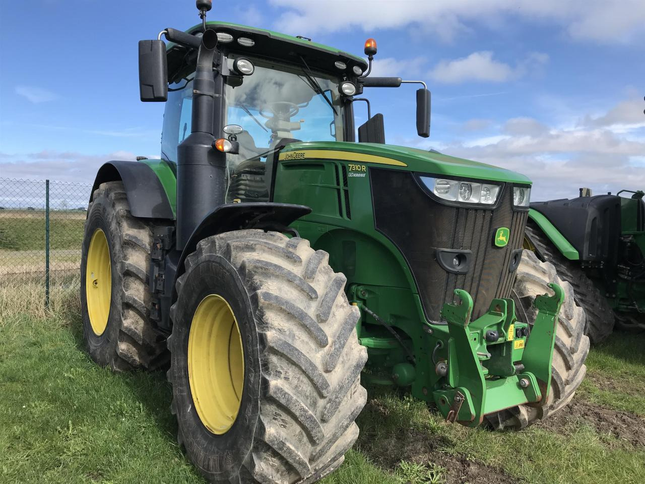 John Deere 7310R - Farm tractor: picture 2 John Deere 7310R - Farm tractor: picture 2