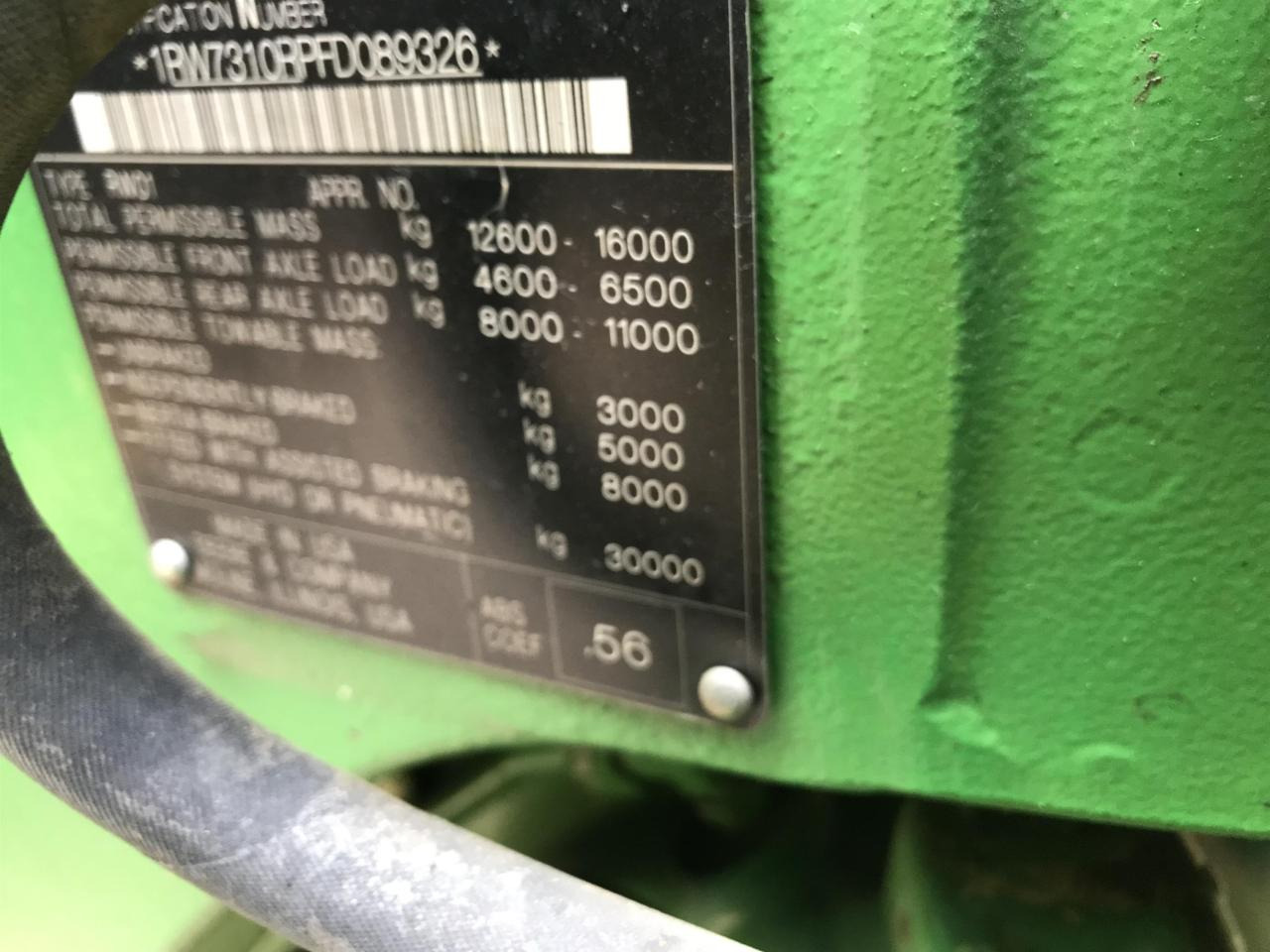 Farm tractor John Deere 7310R: picture 12