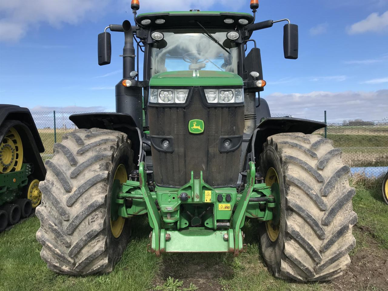 John Deere 7310R - Farm tractor: picture 3 John Deere 7310R - Farm tractor: picture 3