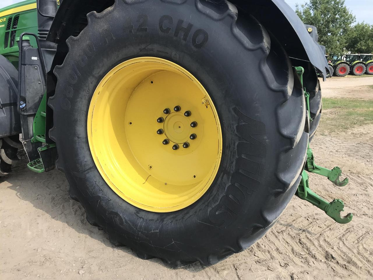 Farm tractor John Deere 7310R: picture 11