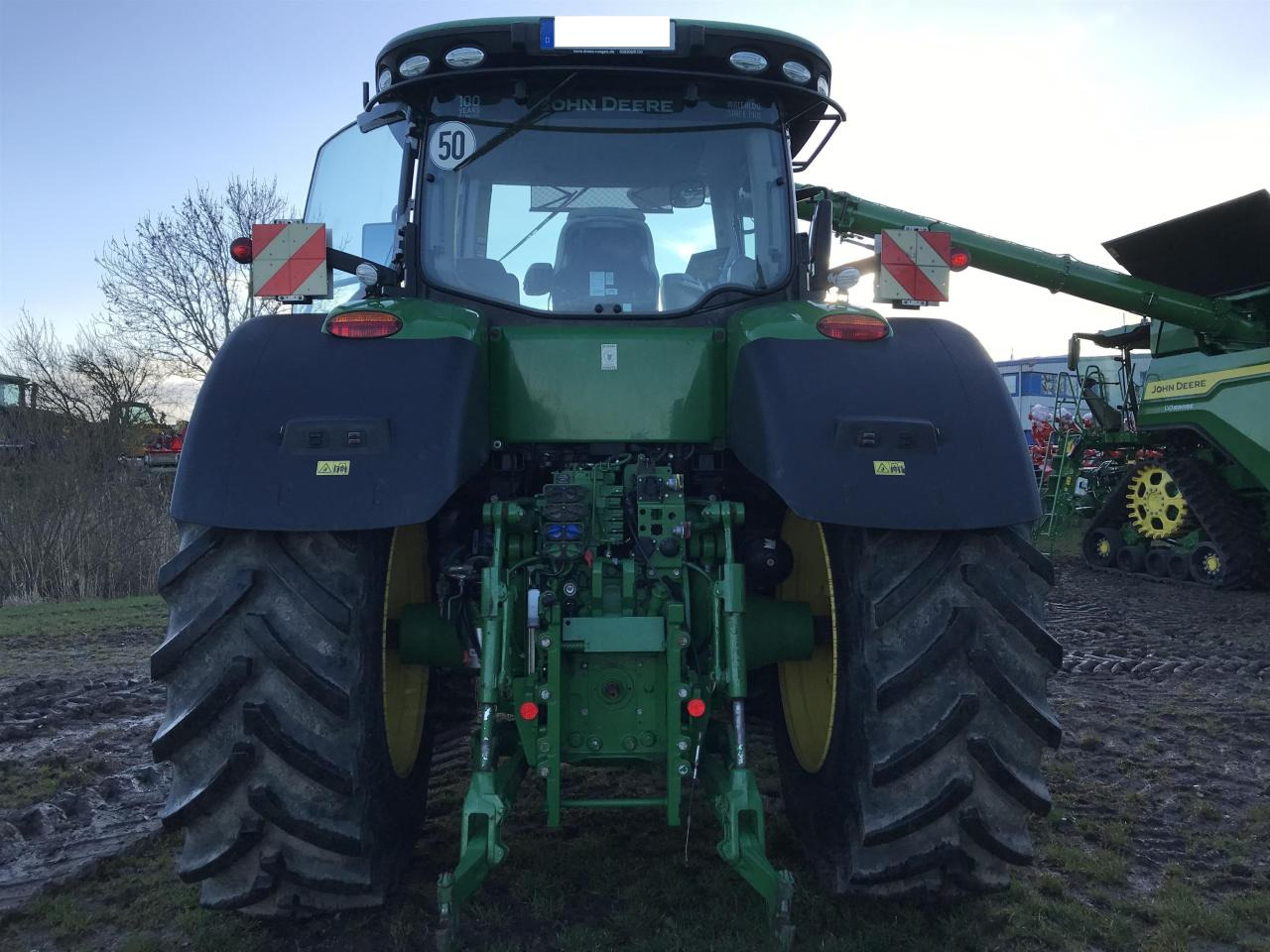 John Deere 7310R - Farm tractor: picture 4 John Deere 7310R - Farm tractor: picture 4