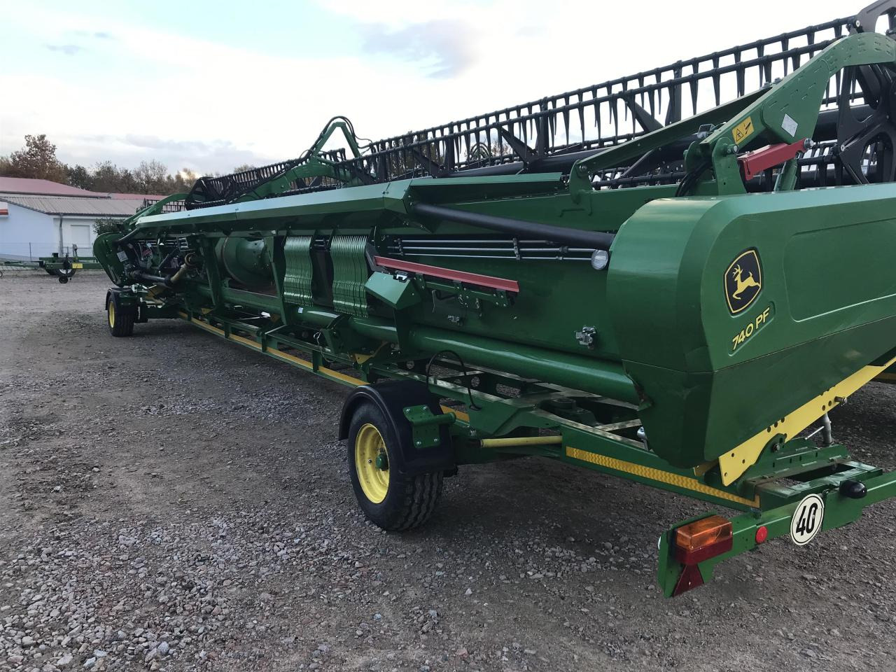 John Deere 740 Premium Flow - Forage harvester attachment: picture 1 John Deere 740 Premium Flow - Forage harvester attachment: picture 1