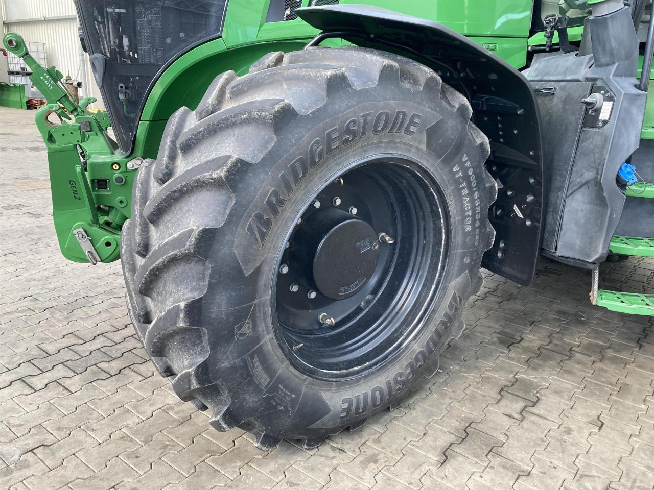 John Deere 7R 310 - Farm tractor: picture 2 John Deere 7R 310 - Farm tractor: picture 2