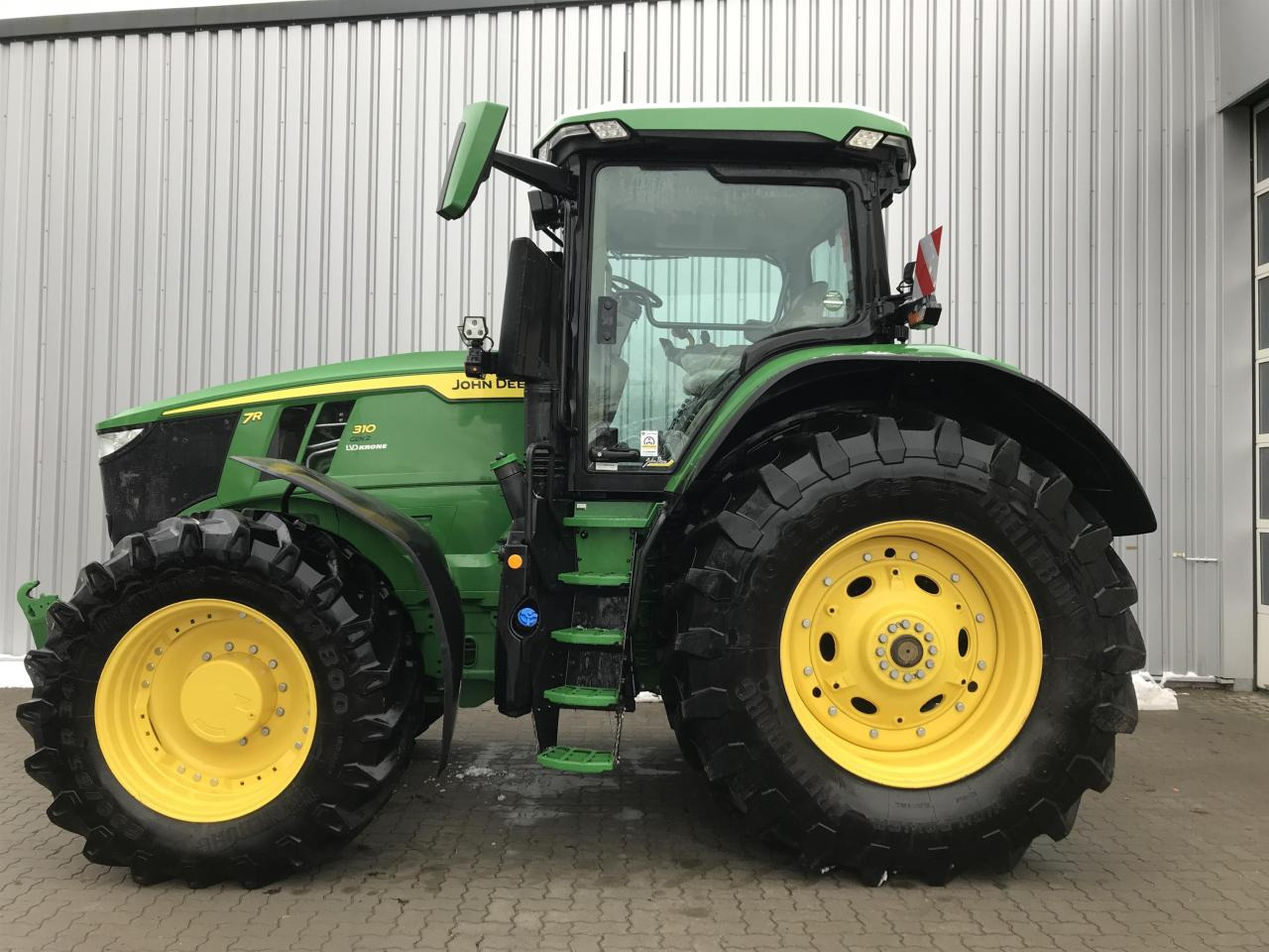 John Deere 7R 310 - Farm tractor: picture 1 John Deere 7R 310 - Farm tractor: picture 1