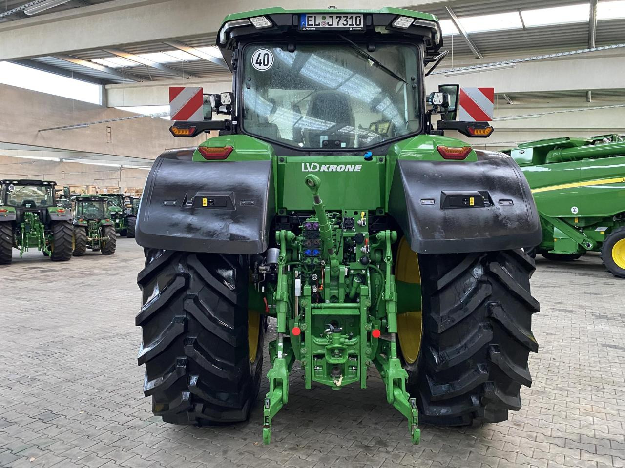 John Deere 7R 310 - Farm tractor: picture 5 John Deere 7R 310 - Farm tractor: picture 5