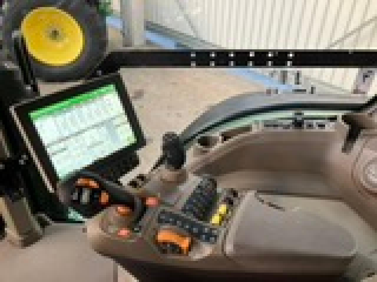 John Deere 7R 330 - Farm tractor: picture 4 John Deere 7R 330 - Farm tractor: picture 4