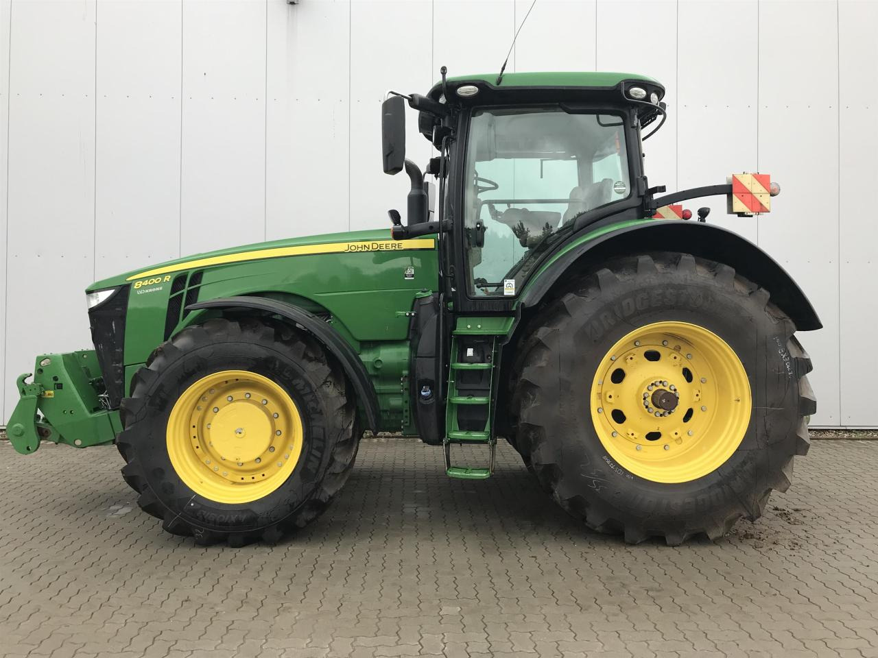 John Deere 8400R - Farm tractor: picture 1 John Deere 8400R - Farm tractor: picture 1