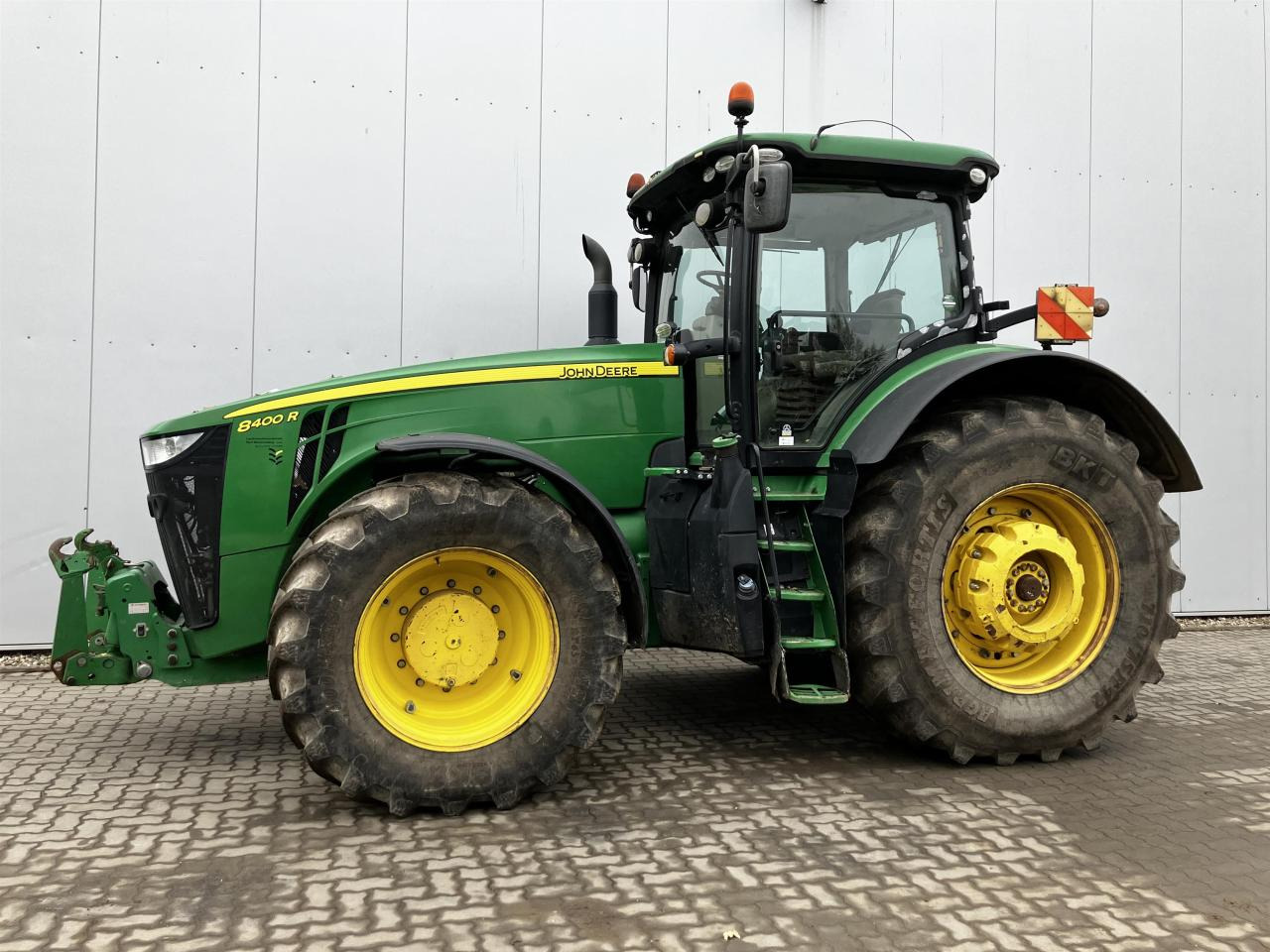 John Deere 8400R - Farm tractor: picture 2 John Deere 8400R - Farm tractor: picture 2