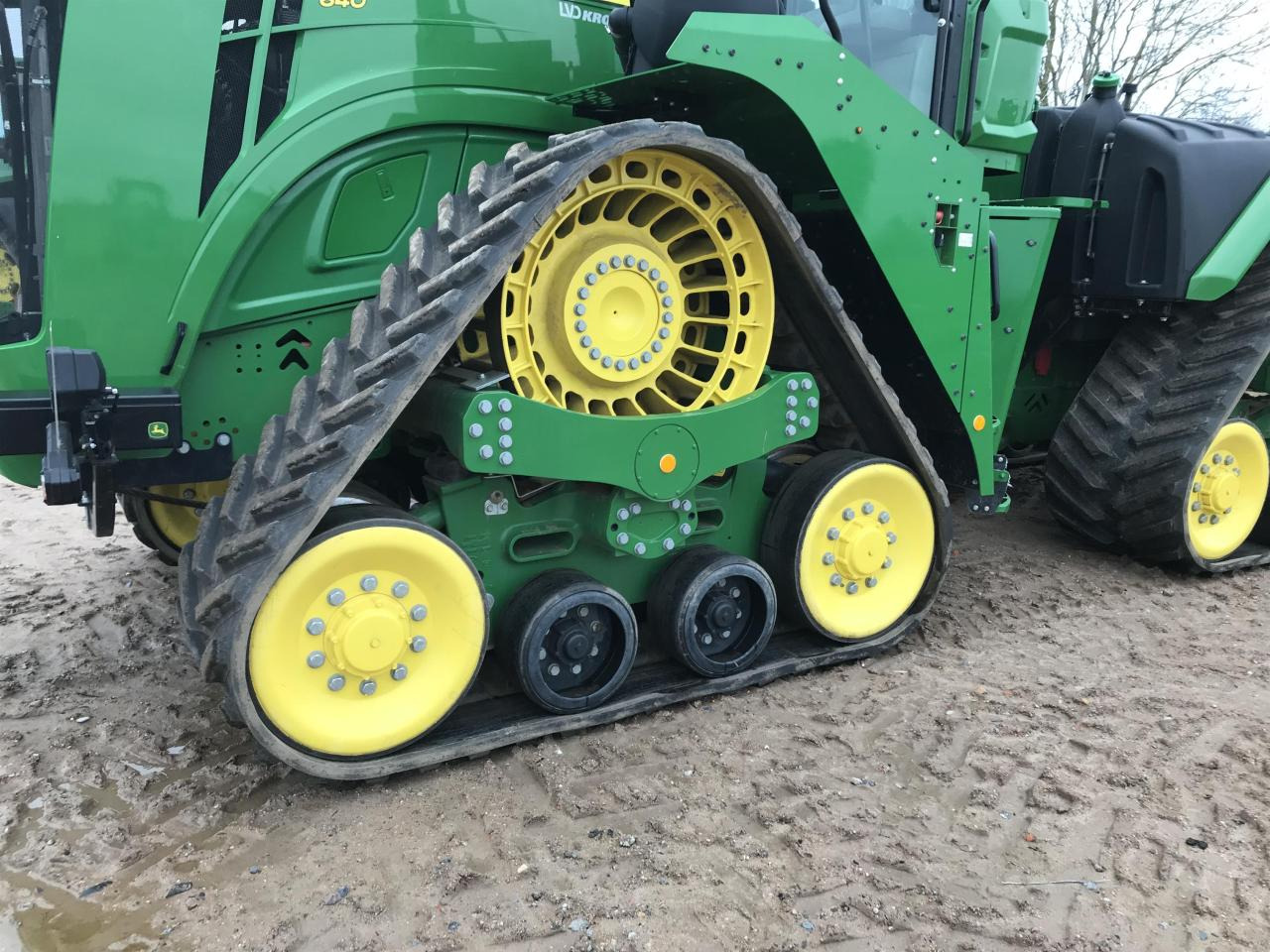 Farm tractor John Deere 9RX 640: picture 8