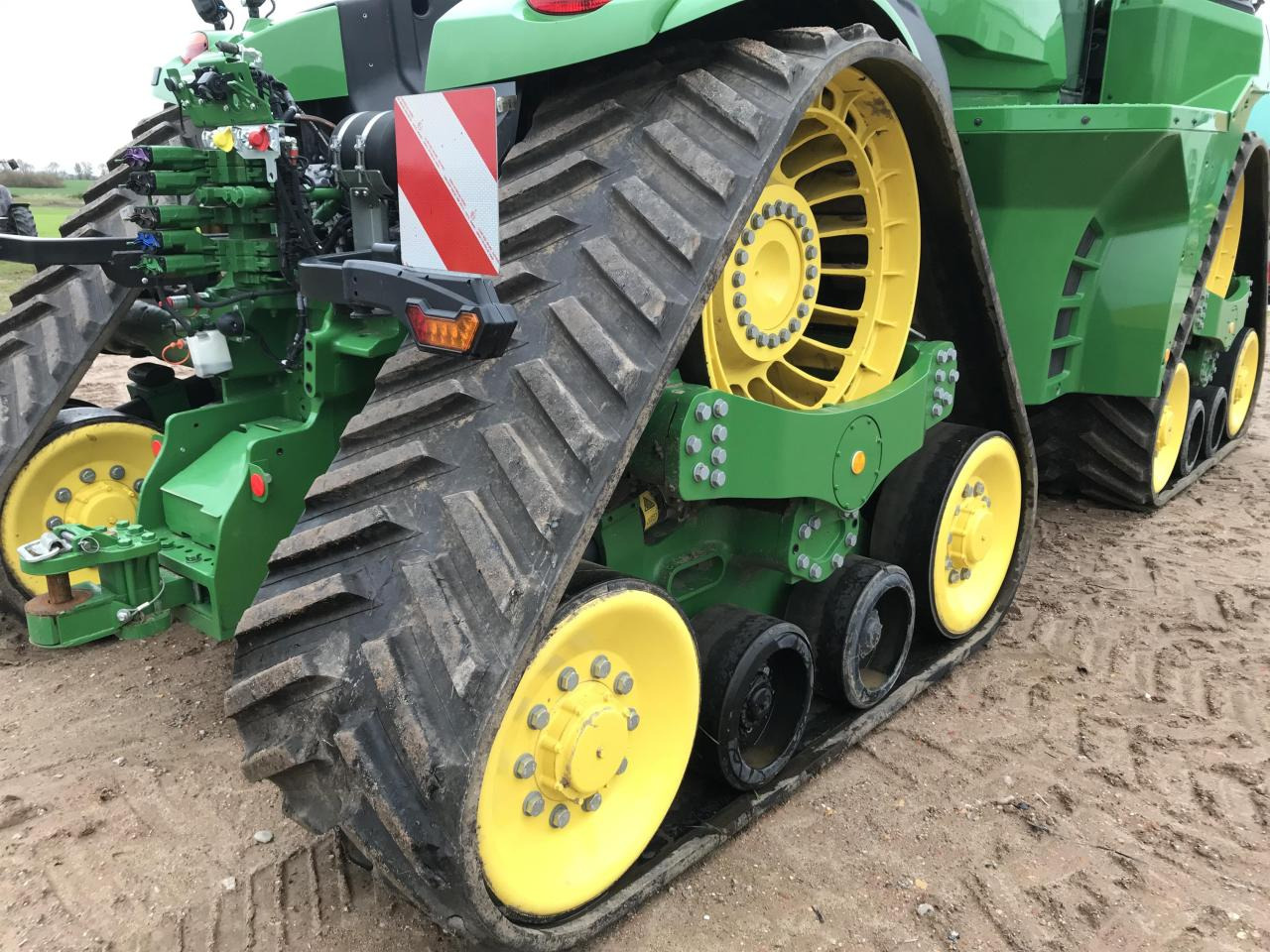 Farm tractor John Deere 9RX 640: picture 10