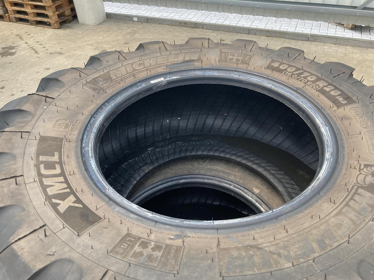 Michelin 400/70R20 - Tire for Agricultural machinery: picture 2 Michelin 400/70R20 - Tire for Agricultural machinery: picture 2