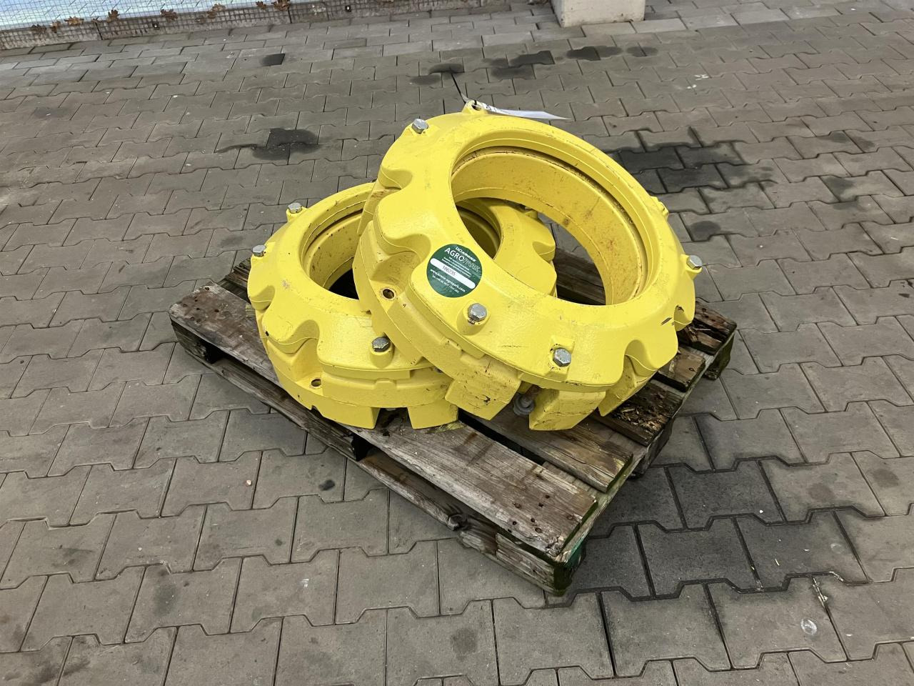John Deere 2x 205+72 kg - Spare parts for Agricultural machinery: picture 1 John Deere 2x 205+72 kg - Spare parts for Agricultural machinery: picture 1