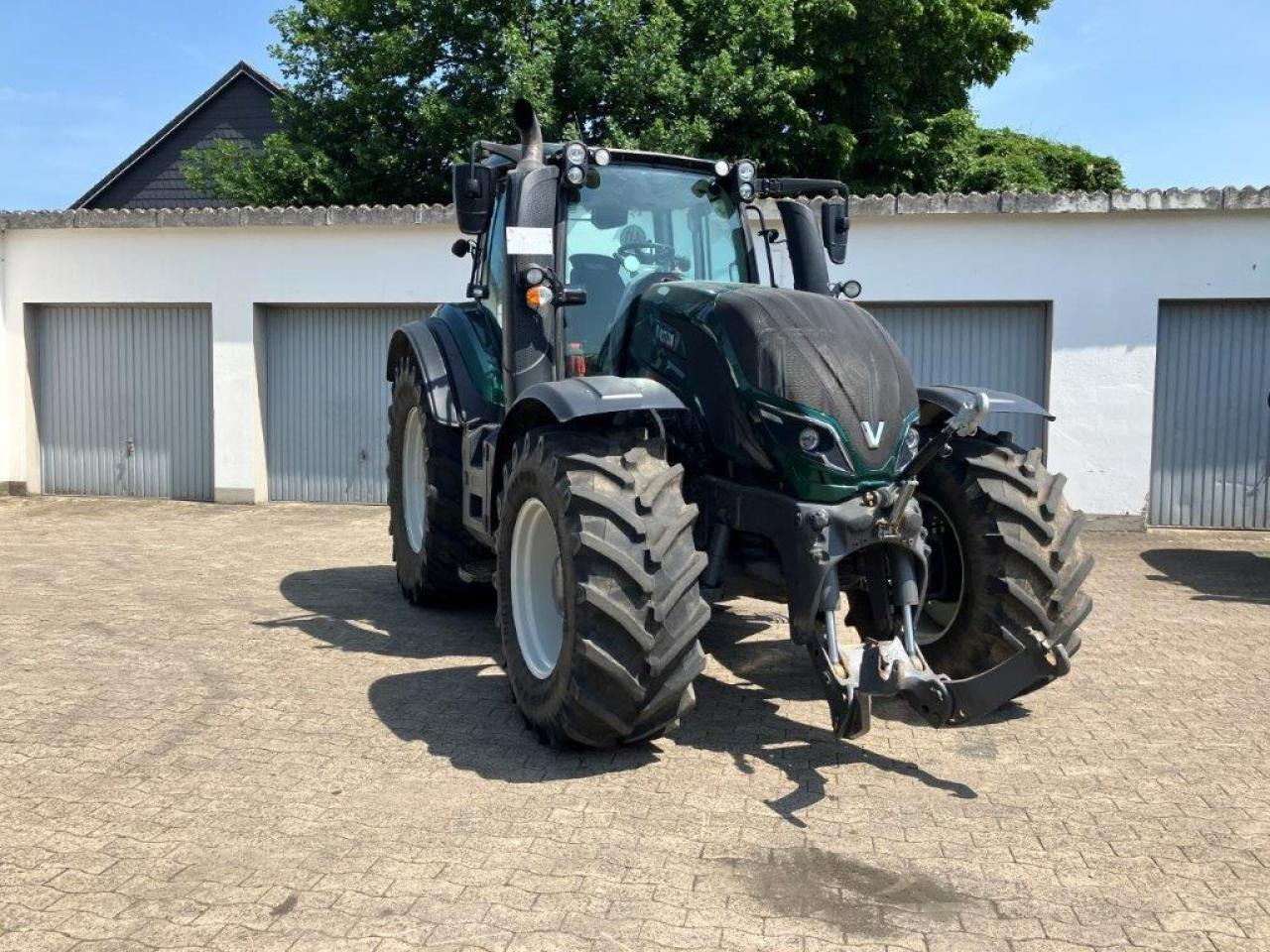 Valtra T154 Active - Farm tractor: picture 2 Valtra T154 Active - Farm tractor: picture 2