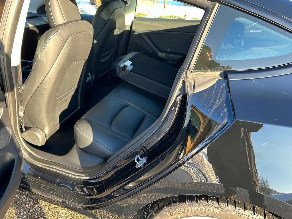 Tesla Model 3 Long Range - Car: picture 5 Tesla Model 3 Long Range - Car: picture 5