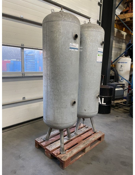 Atlas-Copco 500 Liter Gegalvaniseerde Verticale luchtketel 11 Bar (1 stuks) - Air compressor: picture 1 Atlas-Copco 500 Liter Gegalvaniseerde Verticale luchtketel 11 Bar (1 stuks) - Air compressor: picture 1
