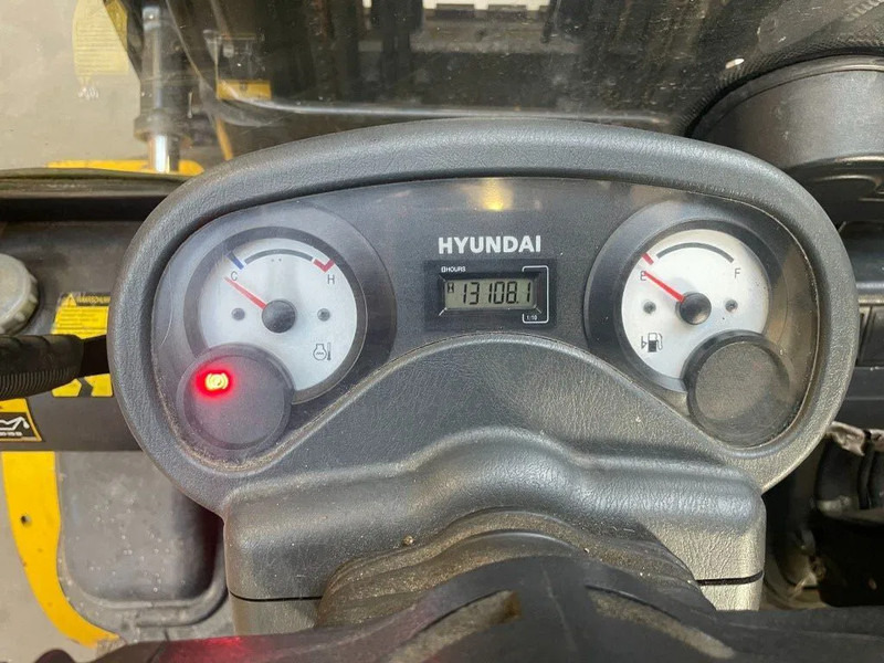 Hyundai 30L-7A 3 ton Triplex Sideshift Positioner LPG Heftruck - LPG forklift: picture 4 Hyundai 30L-7A 3 ton Triplex Sideshift Positioner LPG Heftruck - LPG forklift: picture 4