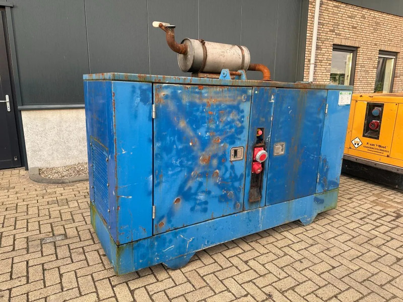Iveco 8061 Leroy Somer 85 kVA Silent generatorset - Generator set: picture 3 Iveco 8061 Leroy Somer 85 kVA Silent generatorset - Generator set: picture 3