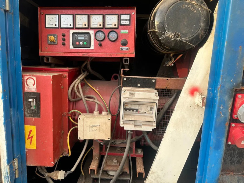 Iveco 8061 Leroy Somer 85 kVA Silent generatorset - Generator set: picture 5 Iveco 8061 Leroy Somer 85 kVA Silent generatorset - Generator set: picture 5