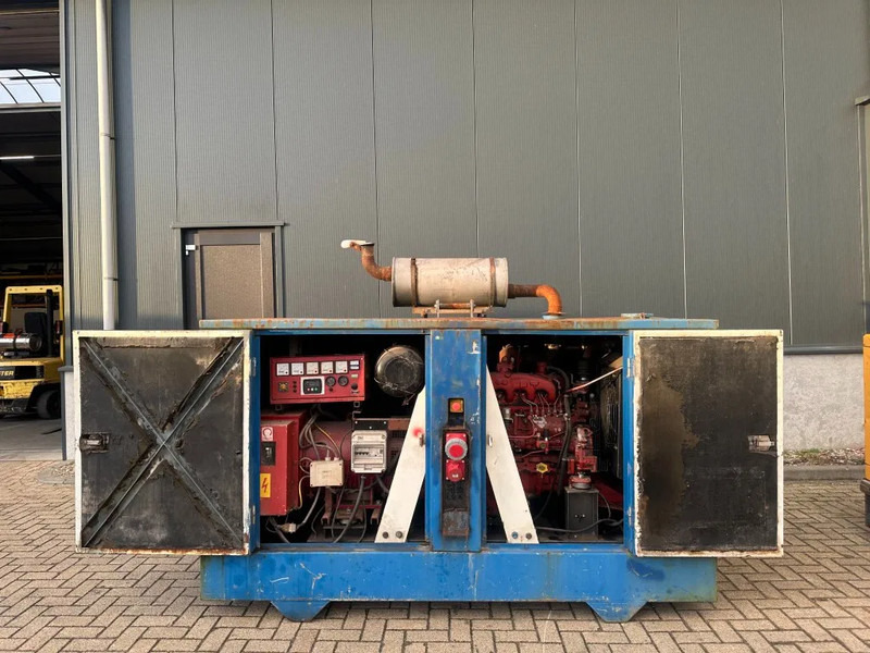 Iveco 8061 Leroy Somer 85 kVA Silent generatorset - Generator set: picture 2 Iveco 8061 Leroy Somer 85 kVA Silent generatorset - Generator set: picture 2