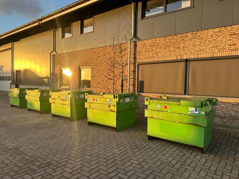 Kiwa IBC Steenbergen 750 liter Dieseltank met Handpomp Milieutank - Shipping container: picture 3 Kiwa IBC Steenbergen 750 liter Dieseltank met Handpomp Milieutank - Shipping container: picture 3