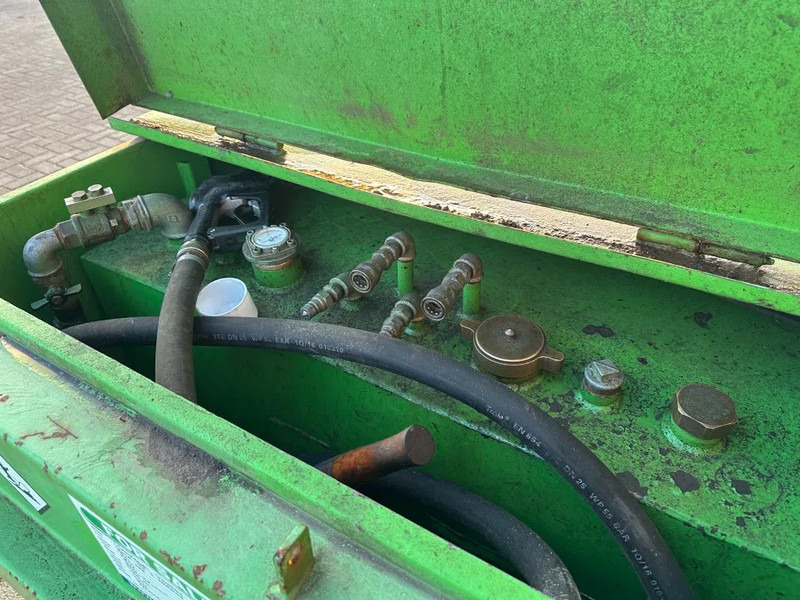 Shipping container Kiwa IBC Steenbergen 750 liter Dieseltank met Handpomp Milieutank: picture 7