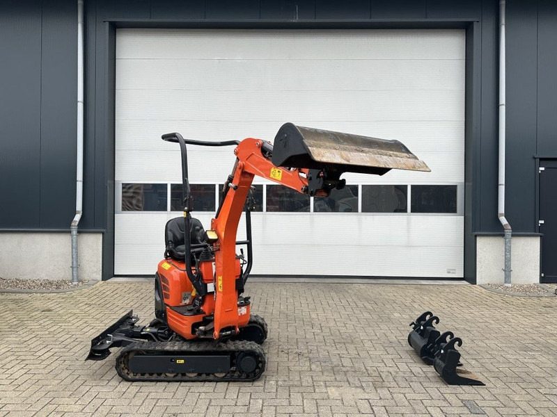 Kubota U10-3 Minigraver Diesel Graafmachine 2021 ! 690 uur ! As New ! - Mini excavator: picture 2 Kubota U10-3 Minigraver Diesel Graafmachine 2021 ! 690 uur ! As New ! - Mini excavator: picture 2