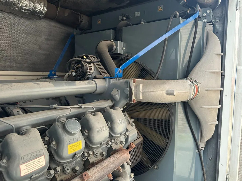 MAN MAN D2842 LE 213 met Leroy Somer 800 kVA Silent generatorset as New ! 410 hours ! - Generator set: picture 4 MAN MAN D2842 LE 213 met Leroy Somer 800 kVA Silent generatorset as New ! 410 hours ! - Generator set: picture 4