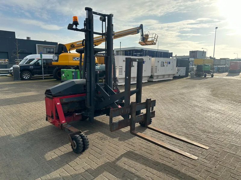 Moffett M4 20.1 Kubota Diesel Kooiaap 2 ton Duplex Sideshift Meeneemheftruck - Truck mounted forklift: picture 1 Moffett M4 20.1 Kubota Diesel Kooiaap 2 ton Duplex Sideshift Meeneemheftruck - Truck mounted forklift: picture 1
