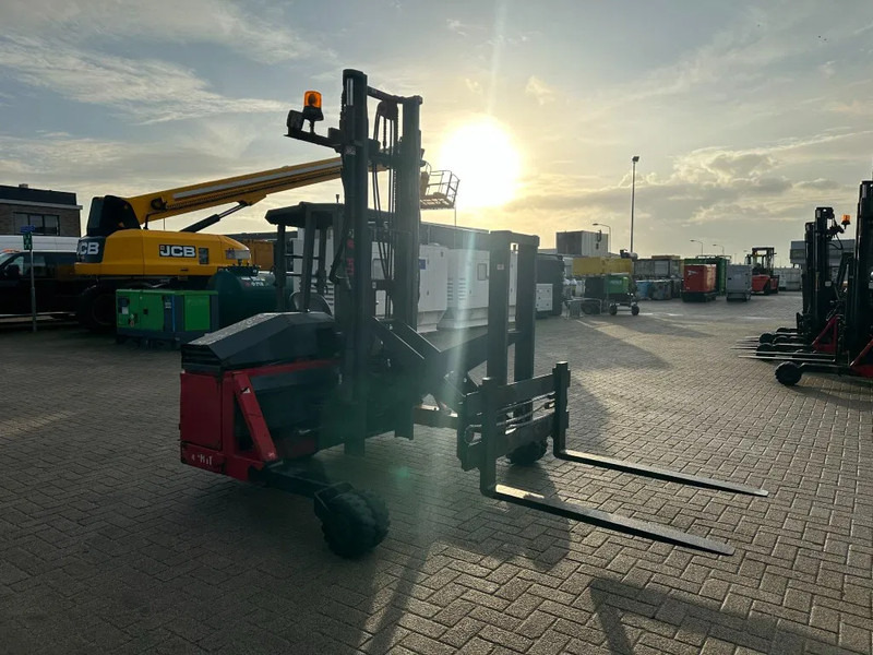 Moffett M4 20.1 Kubota Diesel Kooiaap 2 ton Sideshift Positioner Meeneemheftruck - Truck mounted forklift: picture 2 Moffett M4 20.1 Kubota Diesel Kooiaap 2 ton Sideshift Positioner Meeneemheftruck - Truck mounted forklift: picture 2