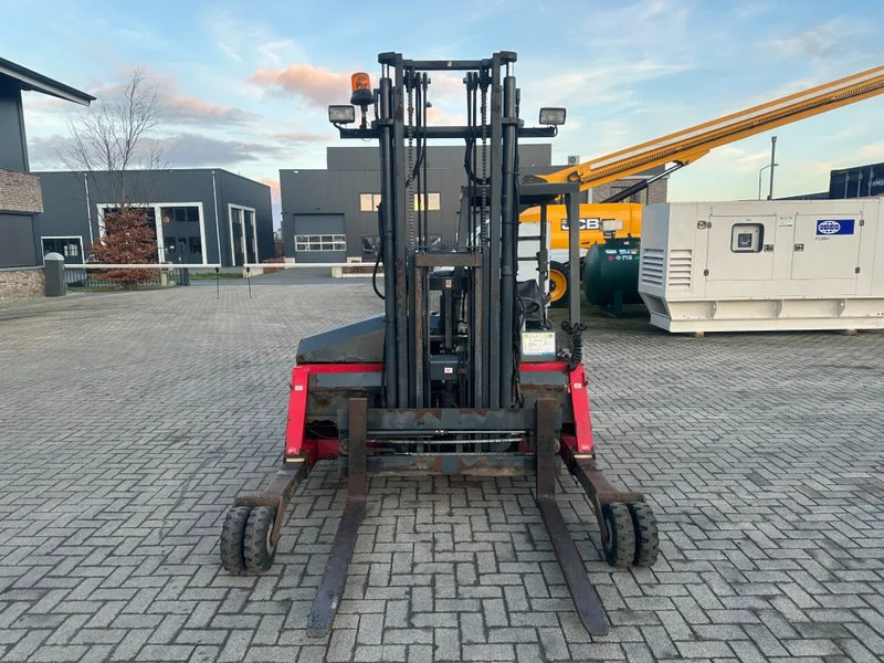 Moffett M4 20.1 Kubota Diesel Kooiaap 2 ton Sideshift Positioner Meeneemheftruck - Truck mounted forklift: picture 5 Moffett M4 20.1 Kubota Diesel Kooiaap 2 ton Sideshift Positioner Meeneemheftruck - Truck mounted forklift: picture 5