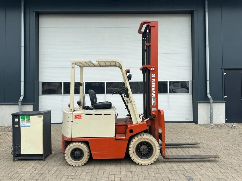 Electric forklift Nissan 2.5 ton Duplex Elektra Heftruck 5 meter hefhoogte: picture 6 Electric forklift Nissan 2.5 ton Duplex Elektra Heftruck 5 meter hefhoogte: picture 6