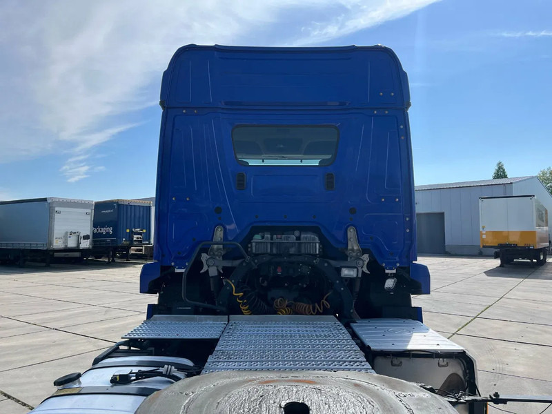 Tractor unit Mercedes-Benz Actros 1940: picture 10