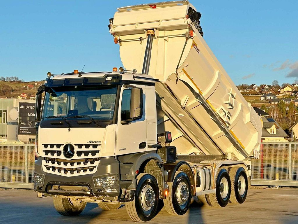 Mercedes-Benz AROCS 3248 * KIPPER * 8x4 * TOPZUSTAND - Tipper, Crane truck: picture 4 Mercedes-Benz AROCS 3248 * KIPPER * 8x4 * TOPZUSTAND - Tipper, Crane truck: picture 4
