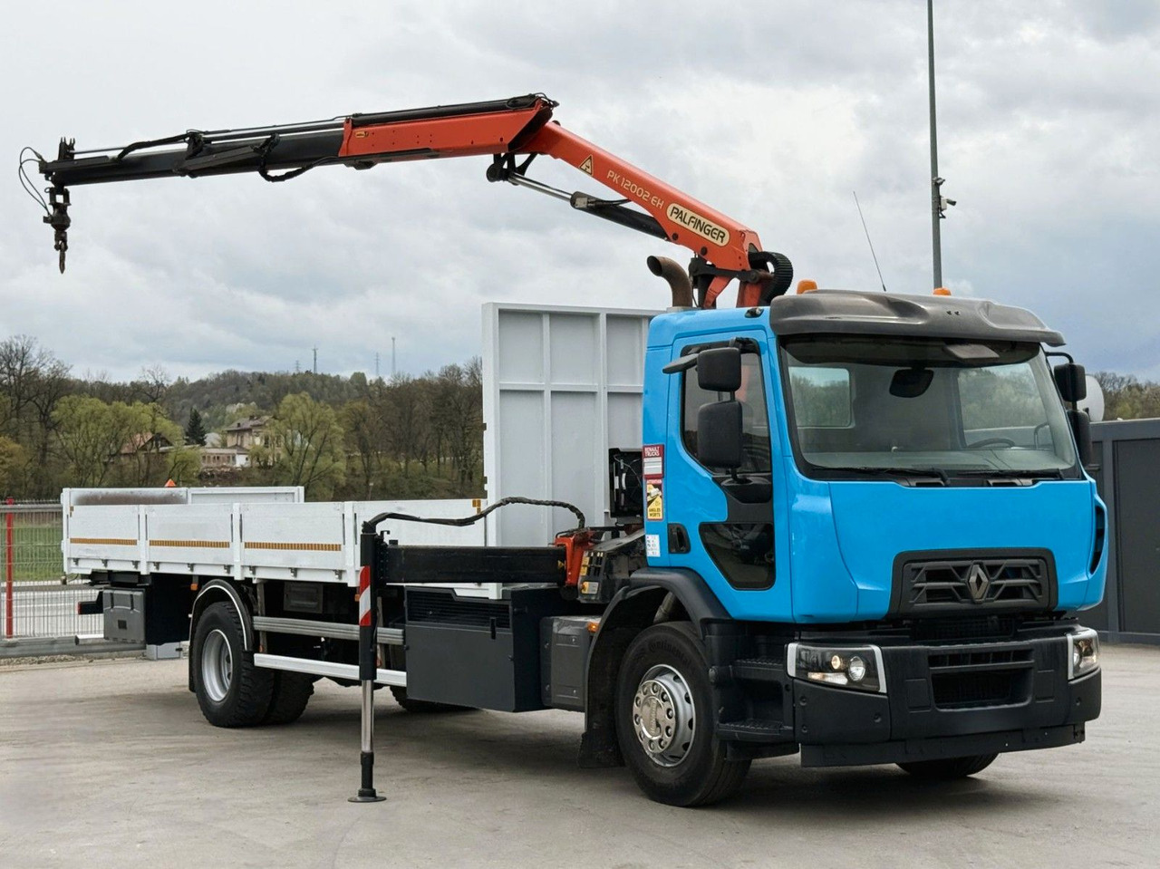 Renault C 320 * PK 12002 EH A + FUNK * TOPZUSTAND - Crane truck: picture 3 Renault C 320 * PK 12002 EH A + FUNK * TOPZUSTAND - Crane truck: picture 3